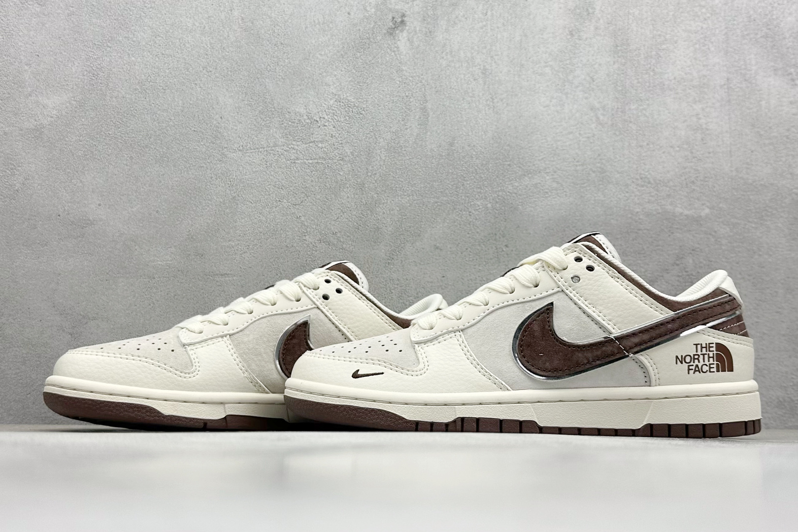福利特价
Nk SB Dunk Low 北面联名 周年高端定制 低帮休闲板鞋
#定制鞋盒 大厂纯原品质