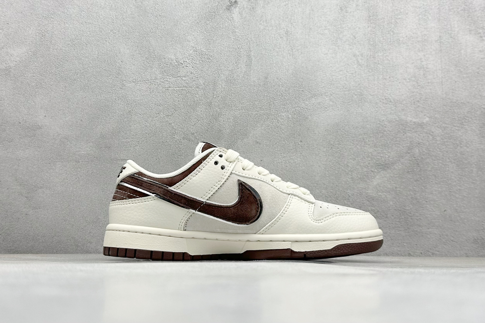 福利特价
Nk SB Dunk Low 北面联名 周年高端定制 低帮休闲板鞋
#定制鞋盒 大厂纯原品质