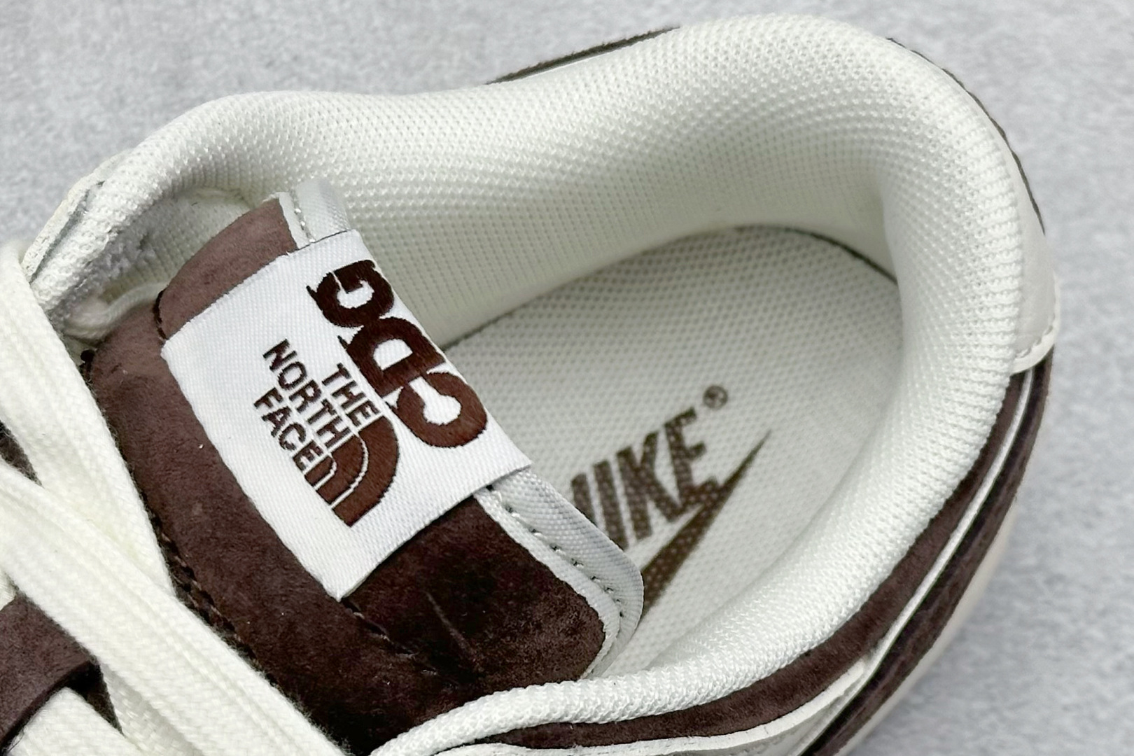 福利特价
Nk SB Dunk Low 北面联名 周年高端定制 低帮休闲板鞋
#定制鞋盒 大厂纯原品质
