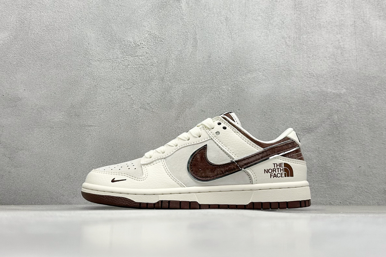 福利特价
Nk SB Dunk Low 北面联名 周年高端定制 低帮休闲板鞋
#定制鞋盒 大厂纯原品质