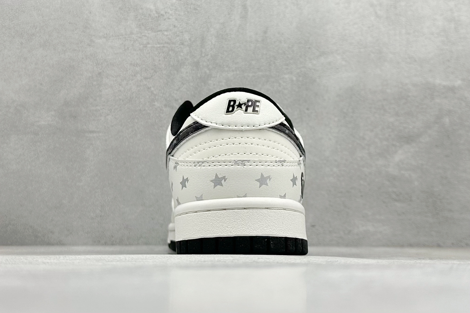 福利特价
Nk SB Dunk Low 猿人头联名 周年高端定制 低帮休闲板鞋
#定制鞋盒 大厂纯原品