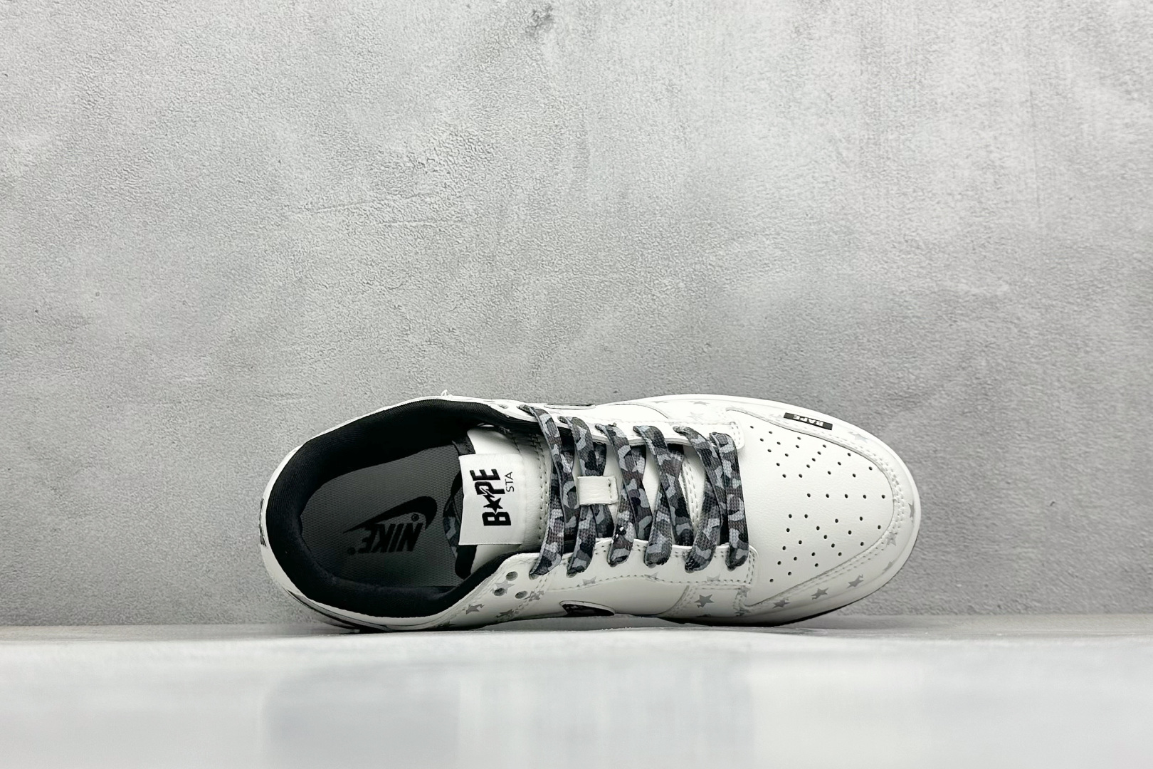 福利特价
Nk SB Dunk Low 猿人头联名 周年高端定制 低帮休闲板鞋
#定制鞋盒 大厂纯原品