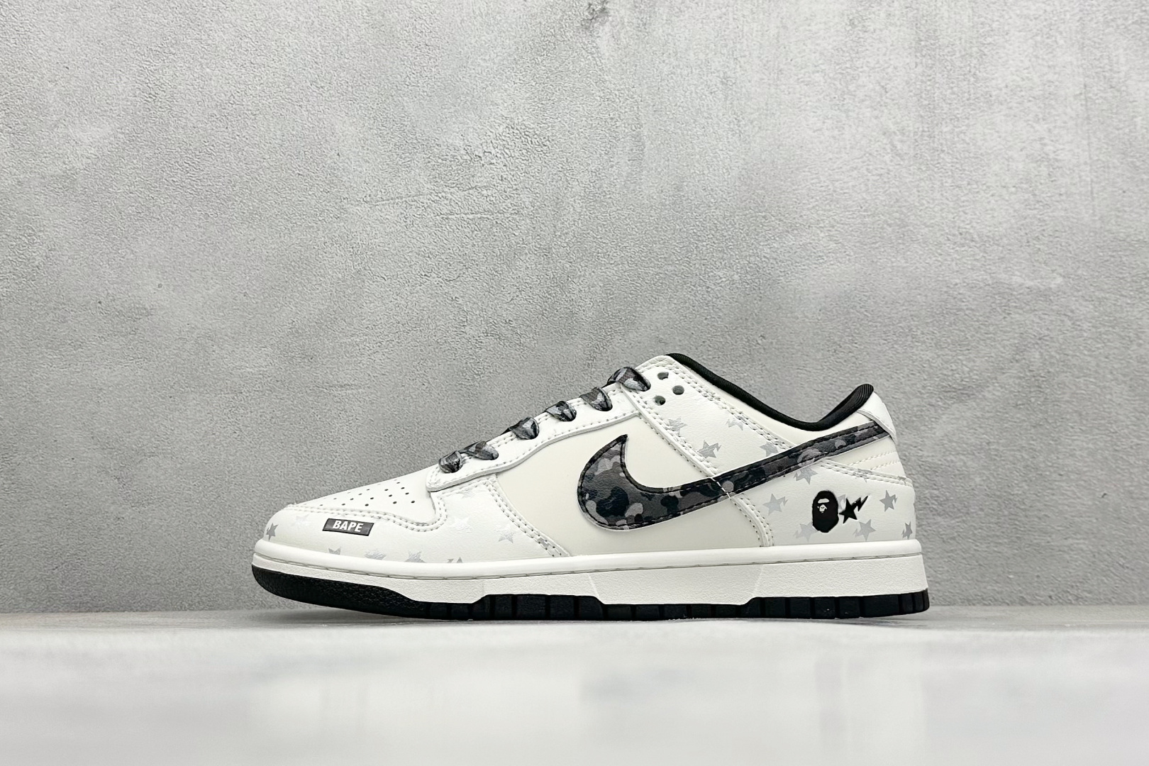 福利特价
Nk SB Dunk Low 猿人头联名 周年高端定制 低帮休闲板鞋
#定制鞋盒 大厂纯原品