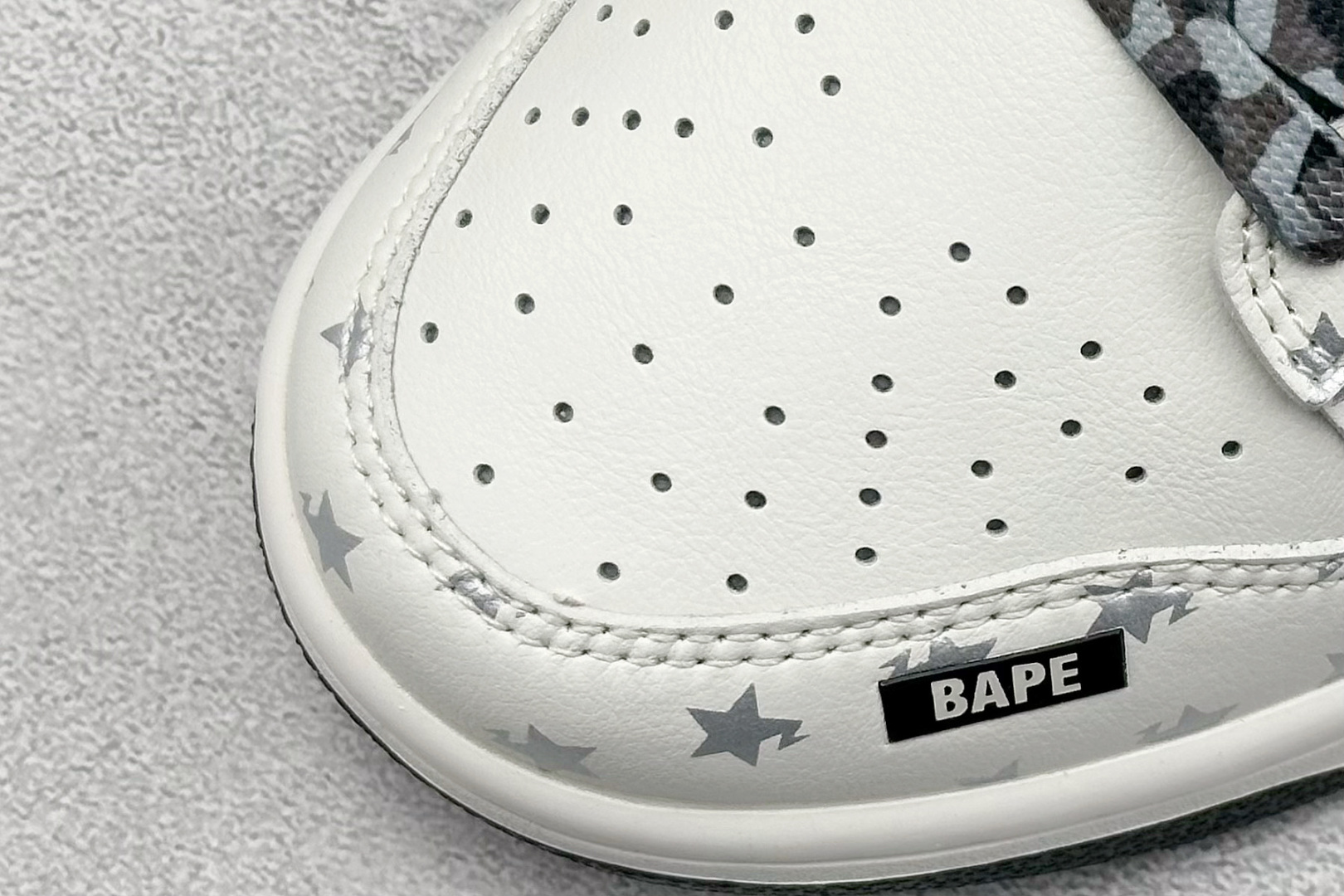 福利特价
Nk SB Dunk Low 猿人头联名 周年高端定制 低帮休闲板鞋
#定制鞋盒 大厂纯原品