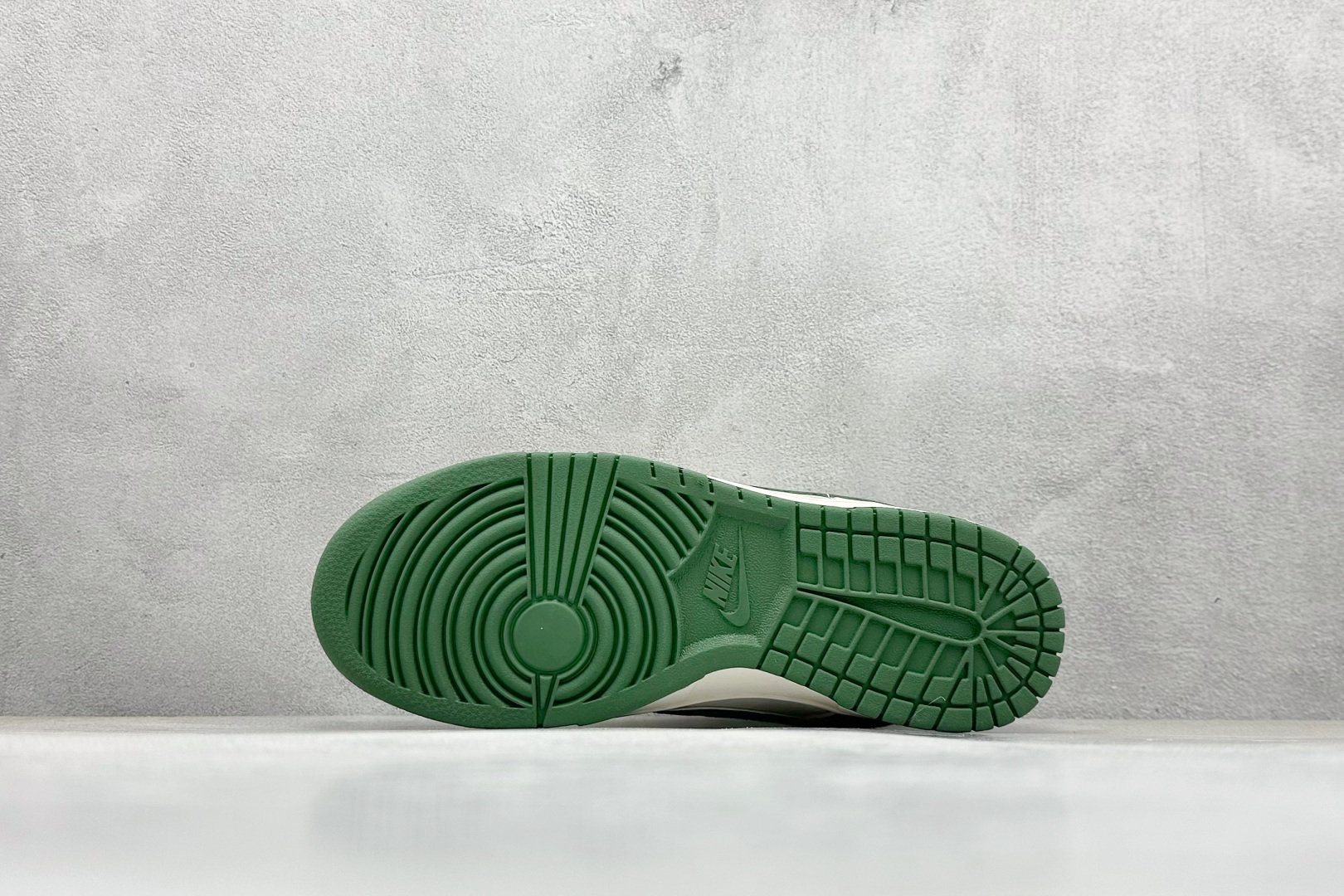 福利特价
Nk SB Dunk Low 北面联名 周年高端定制 低帮休闲板鞋
#定制鞋盒 大厂纯原品质
