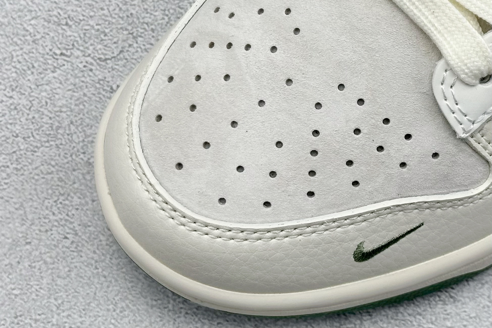 福利特价
Nk SB Dunk Low 北面联名 周年高端定制 低帮休闲板鞋
#定制鞋盒 大厂纯原品质