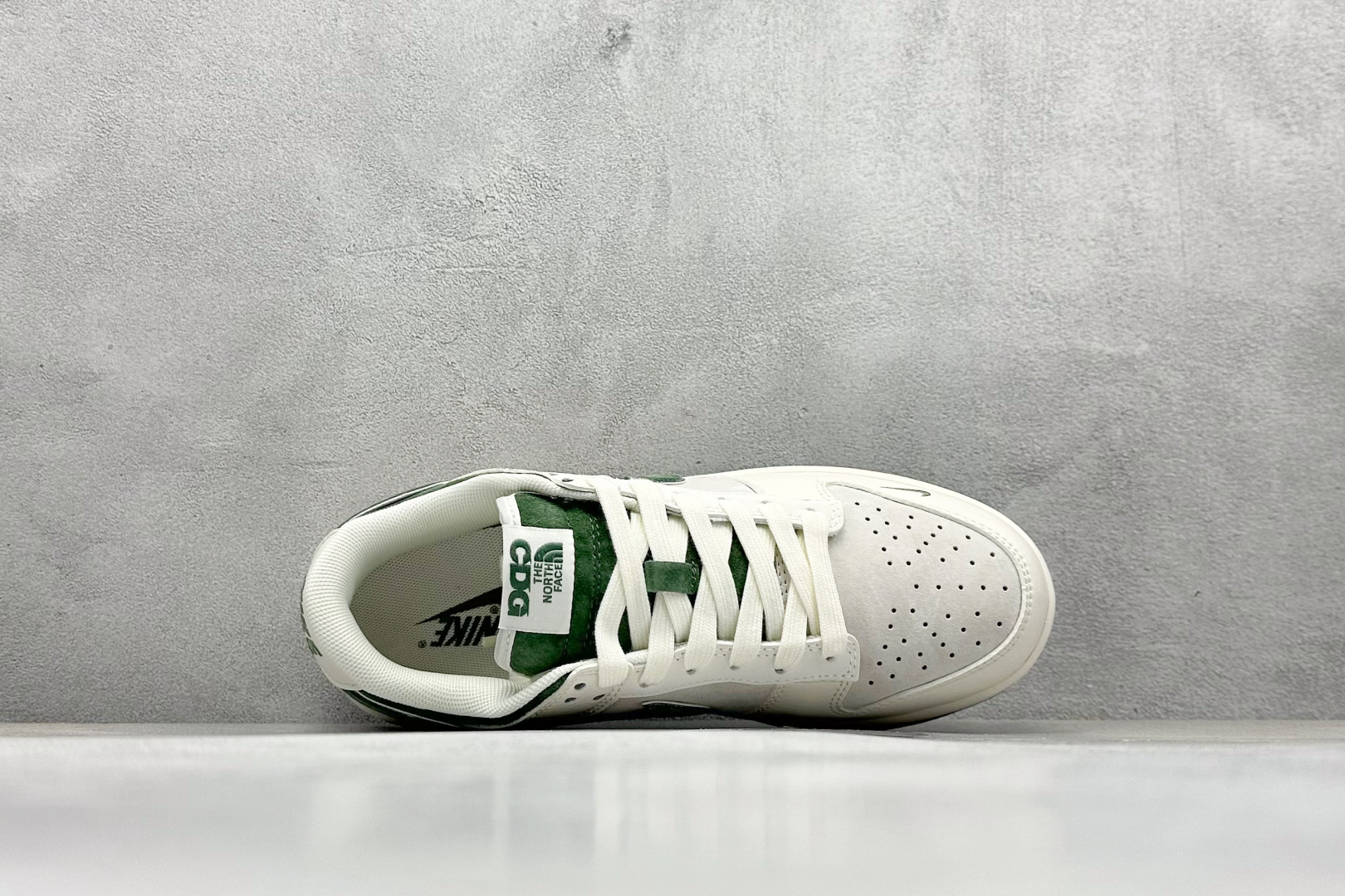 福利特价
Nk SB Dunk Low 北面联名 周年高端定制 低帮休闲板鞋
#定制鞋盒 大厂纯原品质