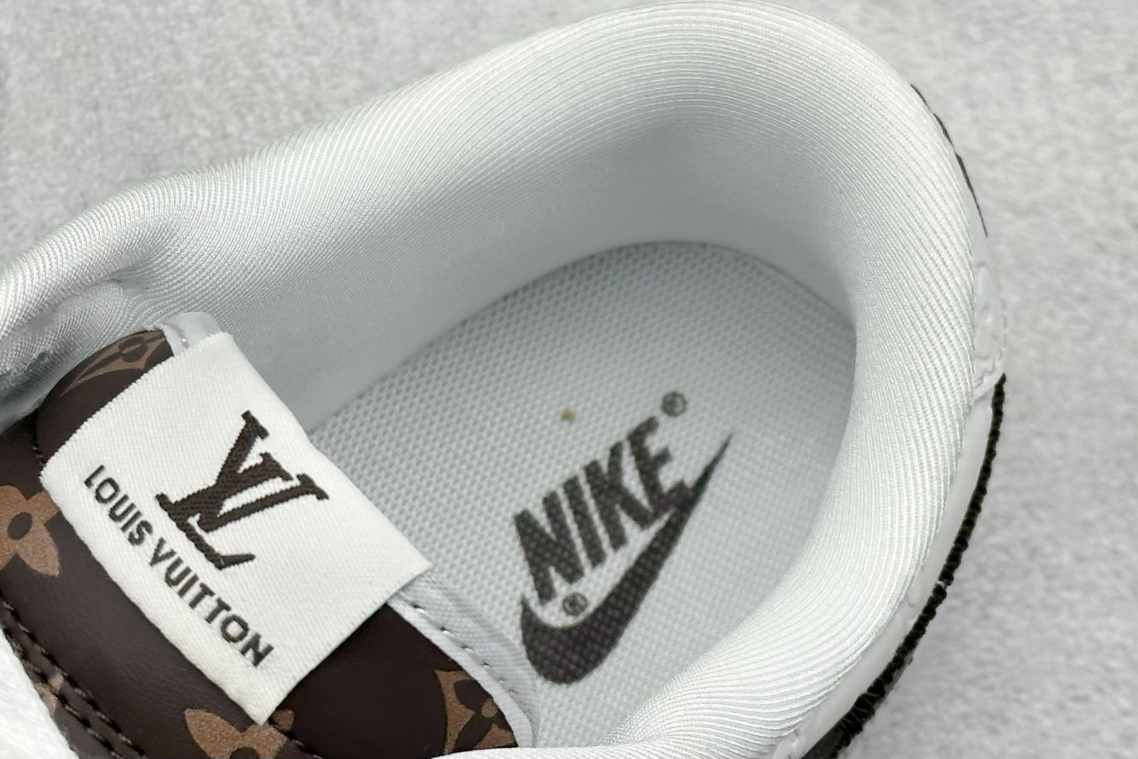 福利特价
Nk SB Dunk Low LV联名 周年高端定制 低帮休闲板鞋
#定制鞋盒 大厂纯原品质