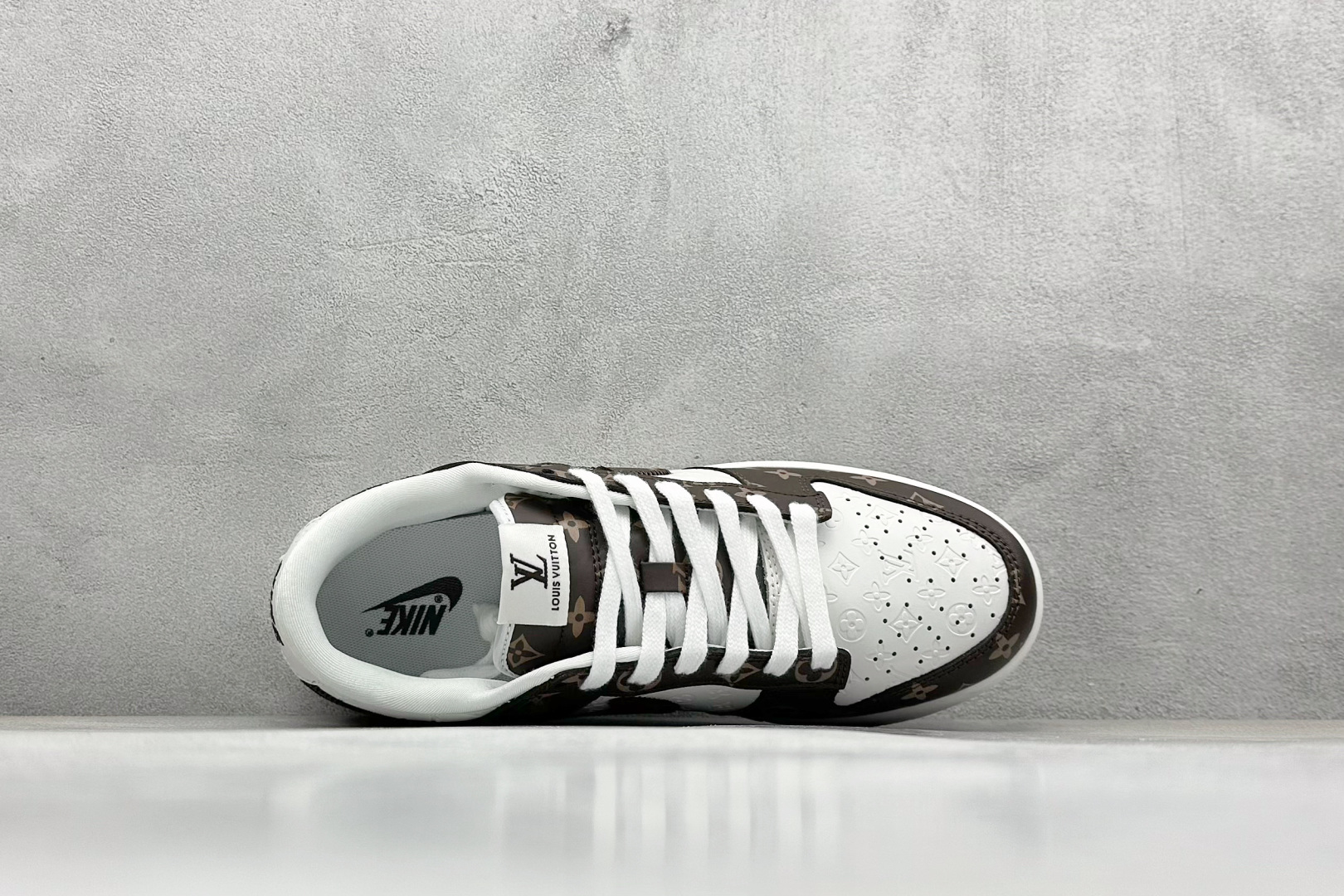 福利特价
Nk SB Dunk Low LV联名 周年高端定制 低帮休闲板鞋
#定制鞋盒 大厂纯原品质