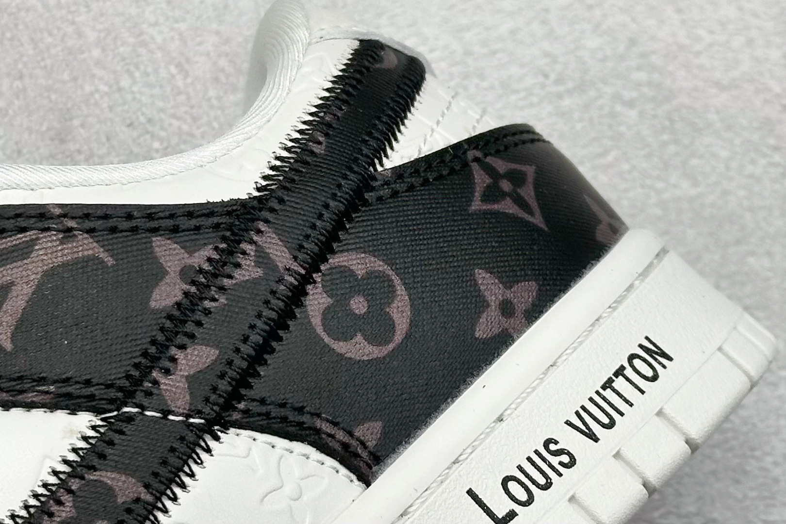 福利特价
Nk SB Dunk Low LV联名 周年高端定制 低帮休闲板鞋
#定制鞋盒 大厂纯原品质