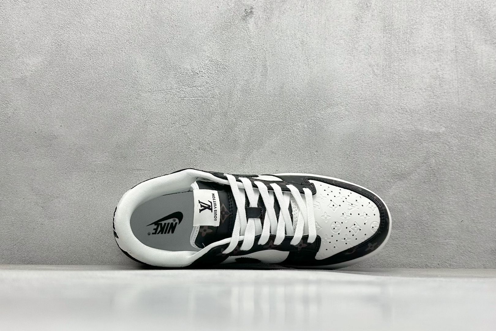 福利特价
Nk SB Dunk Low LV联名 周年高端定制 低帮休闲板鞋
#定制鞋盒 大厂纯原品质