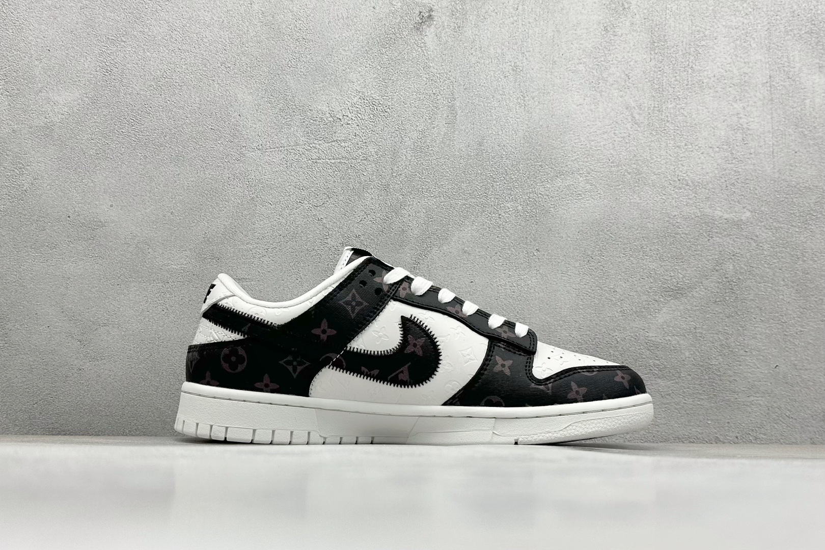 福利特价
Nk SB Dunk Low LV联名 周年高端定制 低帮休闲板鞋
#定制鞋盒 大厂纯原品质