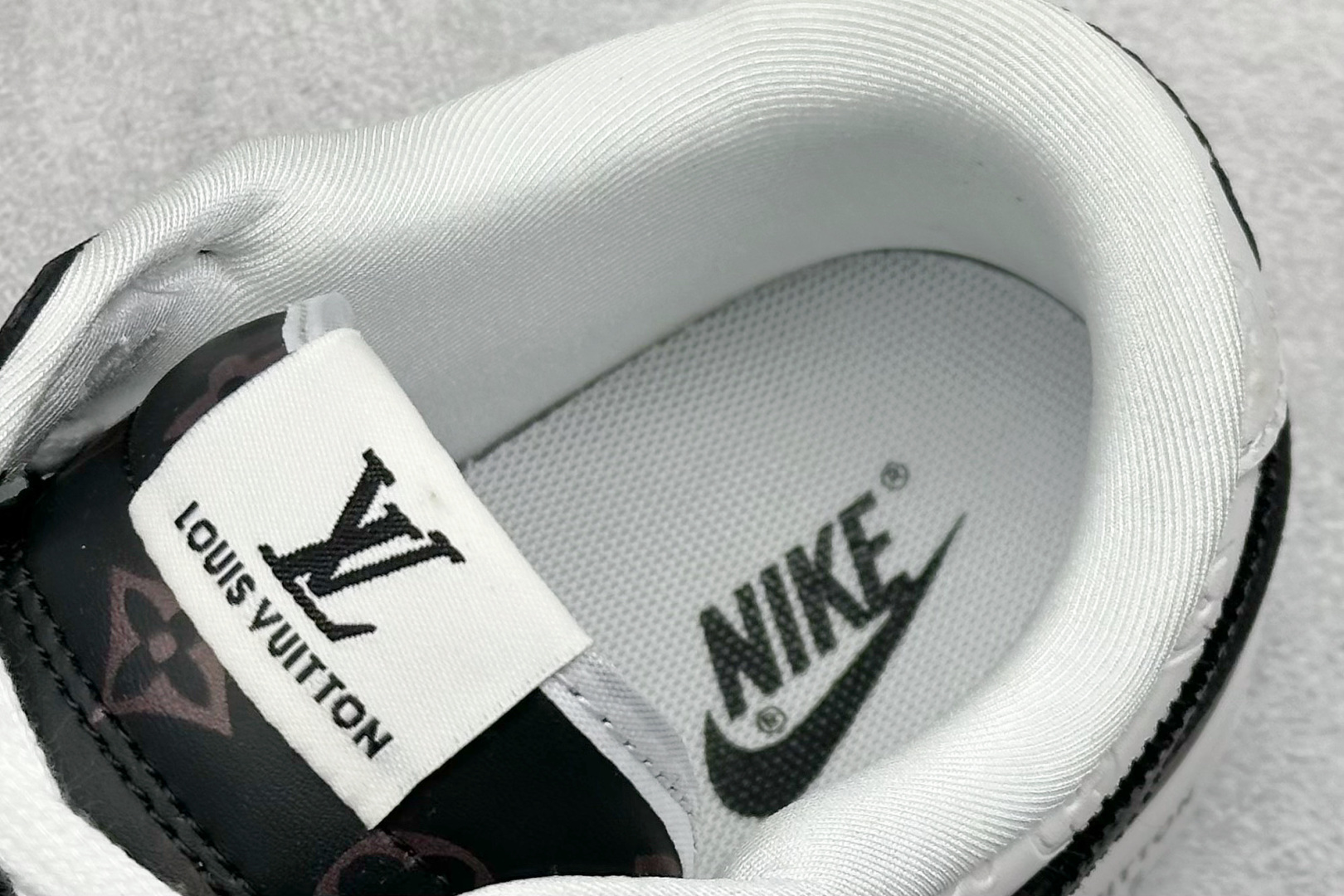 福利特价
Nk SB Dunk Low LV联名 周年高端定制 低帮休闲板鞋
#定制鞋盒 大厂纯原品质