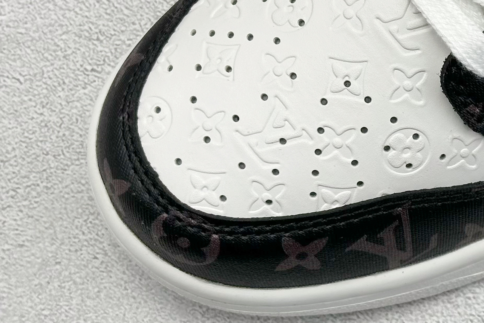 福利特价
Nk SB Dunk Low LV联名 周年高端定制 低帮休闲板鞋
#定制鞋盒 大厂纯原品质