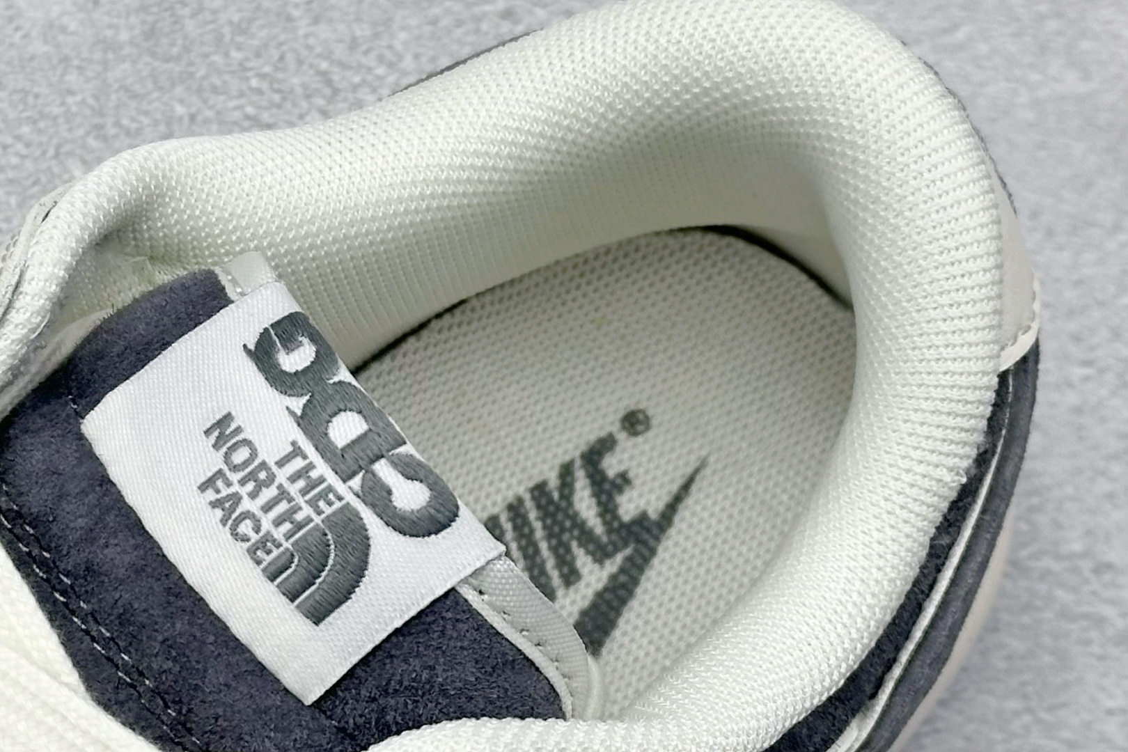 福利特价
Nk SB Dunk Low 北面联名 周年高端定制 低帮休闲板鞋
#定制鞋盒 大厂纯原品质