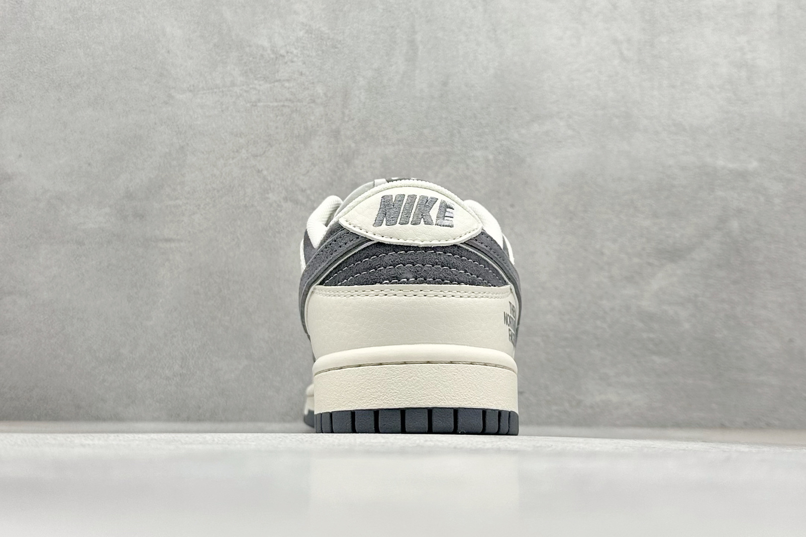 福利特价
Nk SB Dunk Low 北面联名 周年高端定制 低帮休闲板鞋
#定制鞋盒 大厂纯原品质