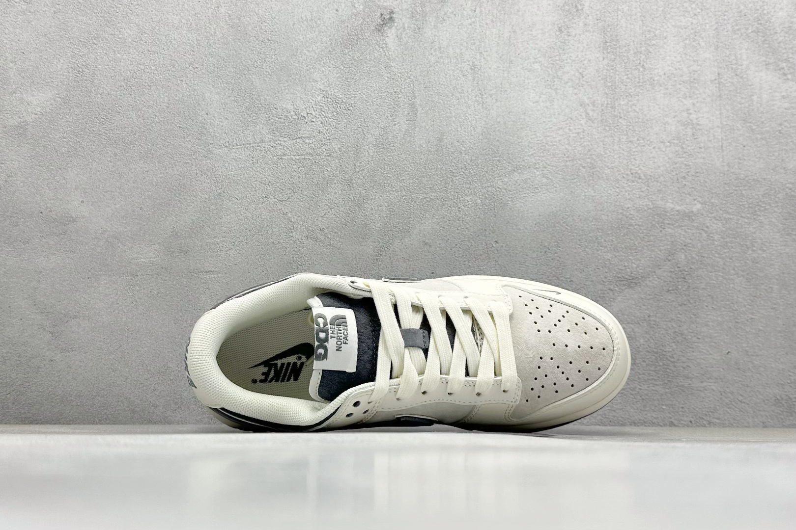 福利特价
Nk SB Dunk Low 北面联名 周年高端定制 低帮休闲板鞋
#定制鞋盒 大厂纯原品质