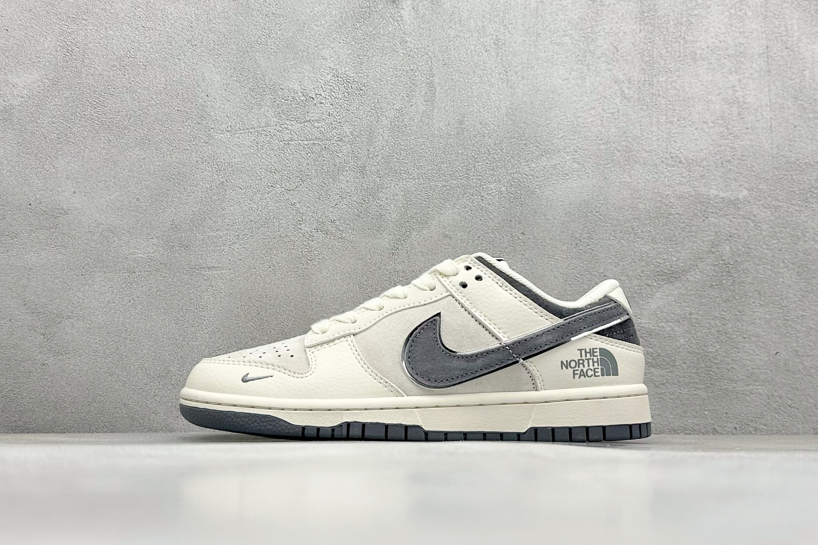 福利特价
Nk SB Dunk Low 北面联名 周年高端定制 低帮休闲板鞋
#定制鞋盒 大厂纯原品质