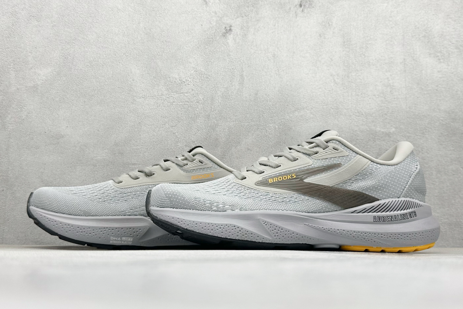 Brooks 布鲁克斯 Adrenaline GTS 24 超弹轻盈跑步鞋 低帮透气缓震支撑休闲运动慢跑鞋  110437 1D 084