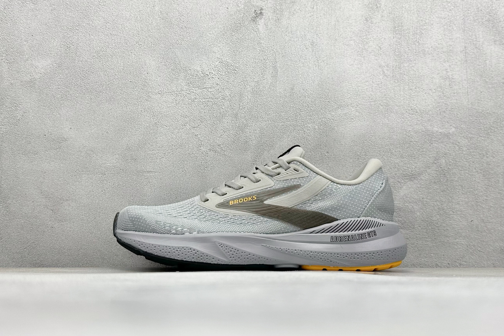 Brooks 布鲁克斯 Adrenaline GTS 24 超弹轻盈跑步鞋 低帮透气缓震支撑休闲运动慢跑鞋  110437 1D 084