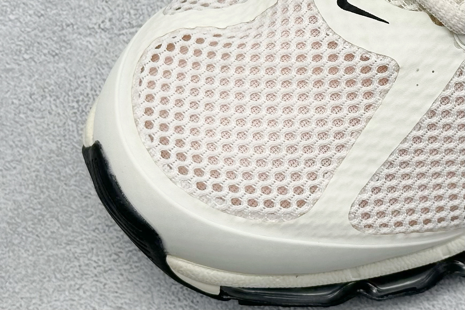 Nike Air Max 2013 舒适时尚耐磨透气 低帮跑步鞋 HF3660-100