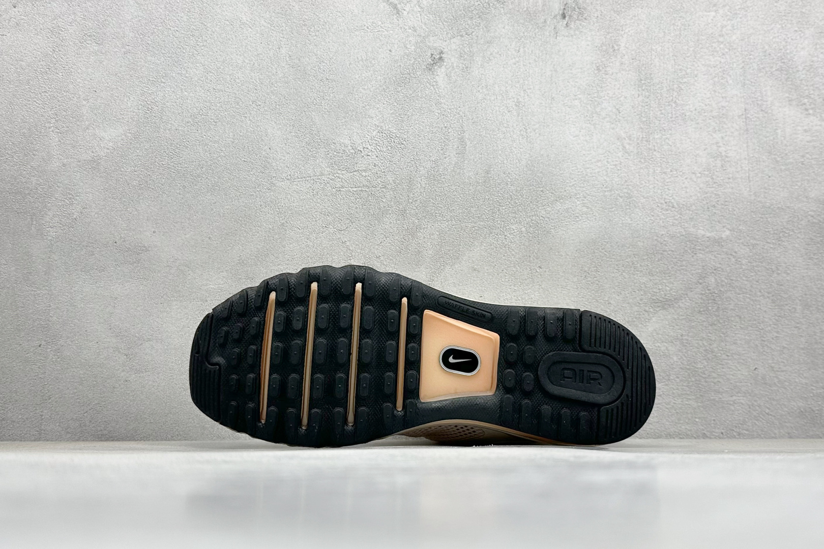 Nike Air Max 2013 舒适时尚耐磨透气 低帮跑步鞋 HF3660-100