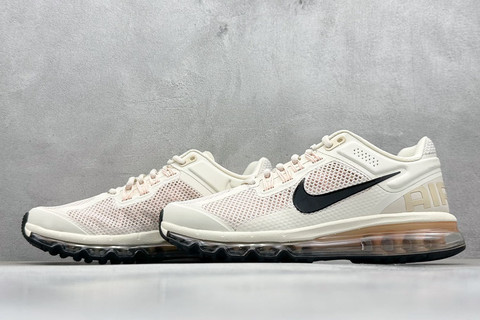 Nike Air Max 2013 舒适时尚耐磨透气 低帮跑步鞋 HF3660-100