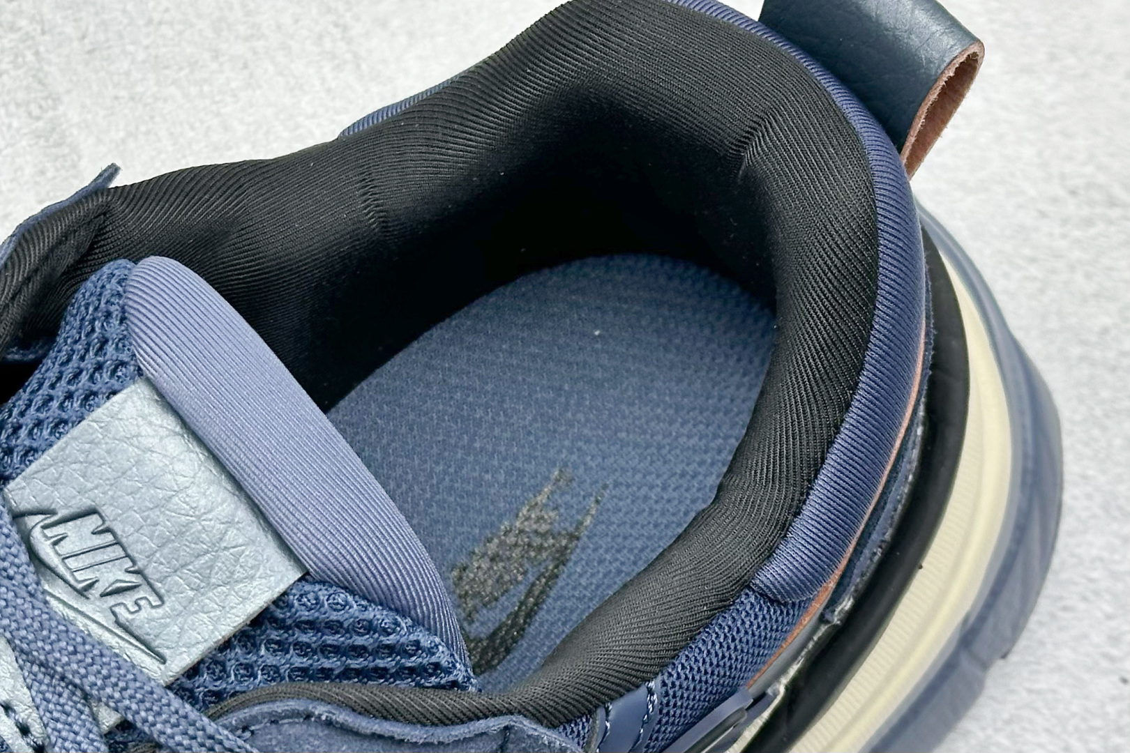 Nike V2K Runtekk Run 减震防滑复古低帮跑步鞋  FN6703-400