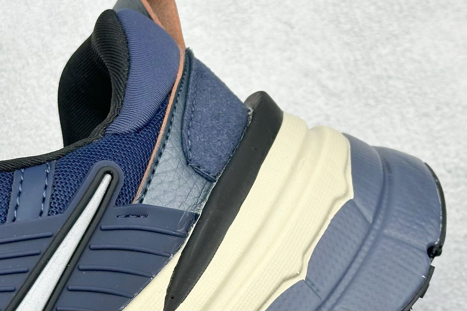 Nike V2K Runtekk Run 减震防滑复古低帮跑步鞋  FN6703-400