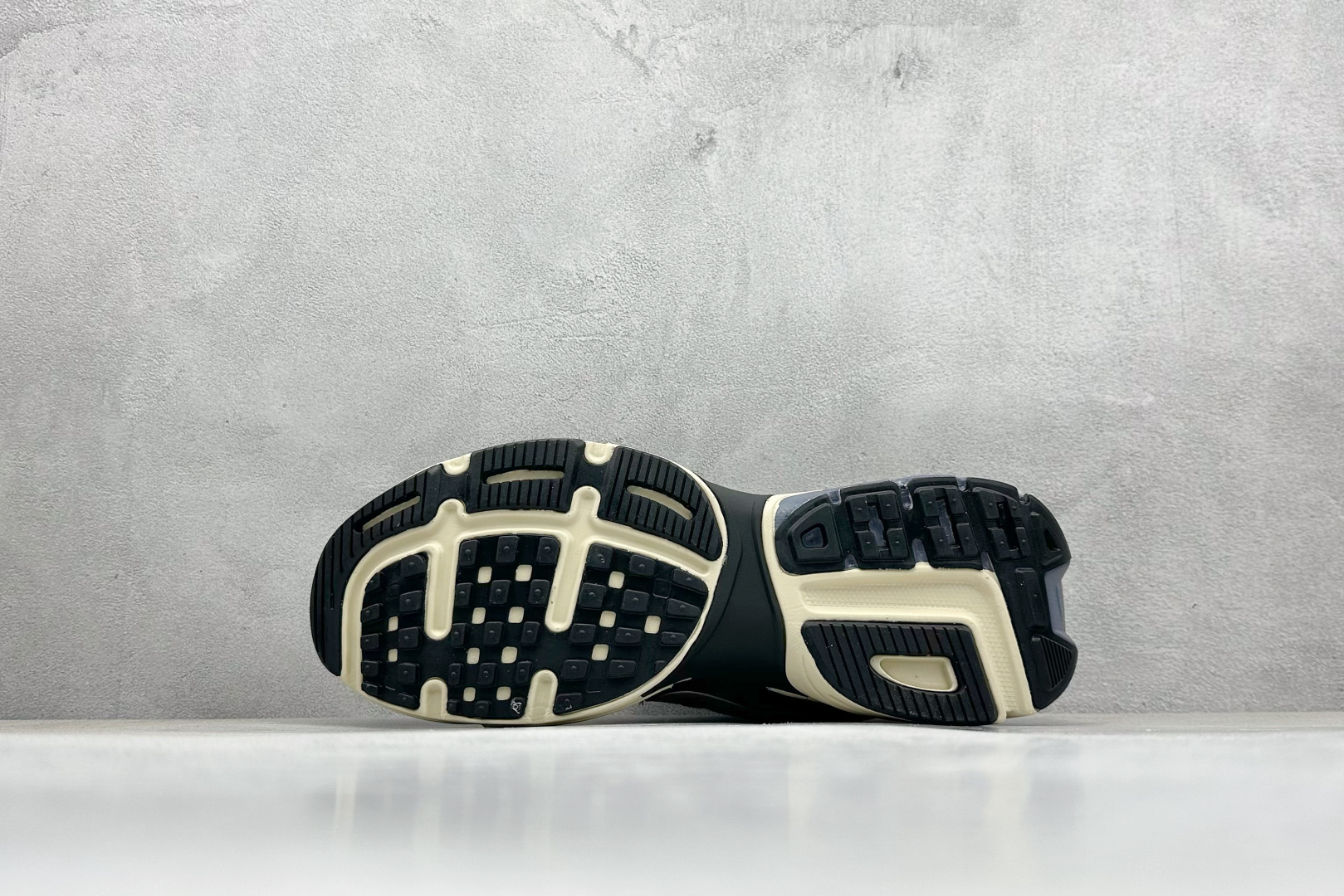 Nike V2K Runtekk Run 减震防滑复古低帮跑步鞋  FN6703-400