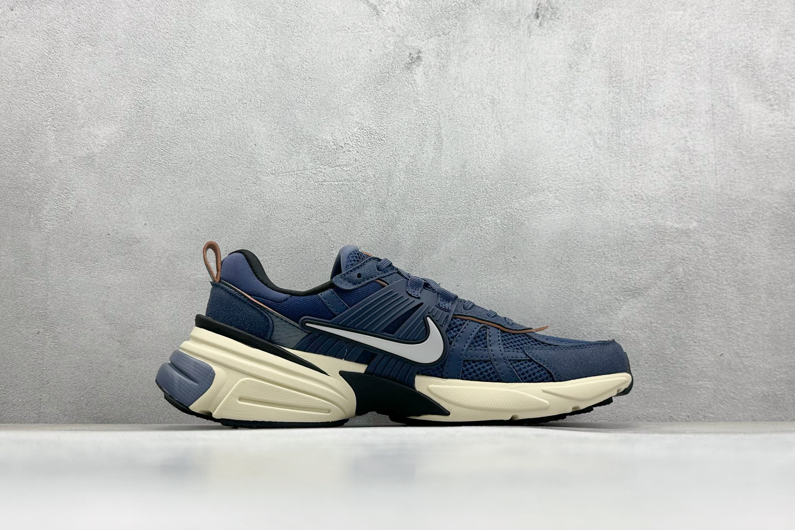 Nike V2K Runtekk Run 减震防滑复古低帮跑步鞋  FN6703-400