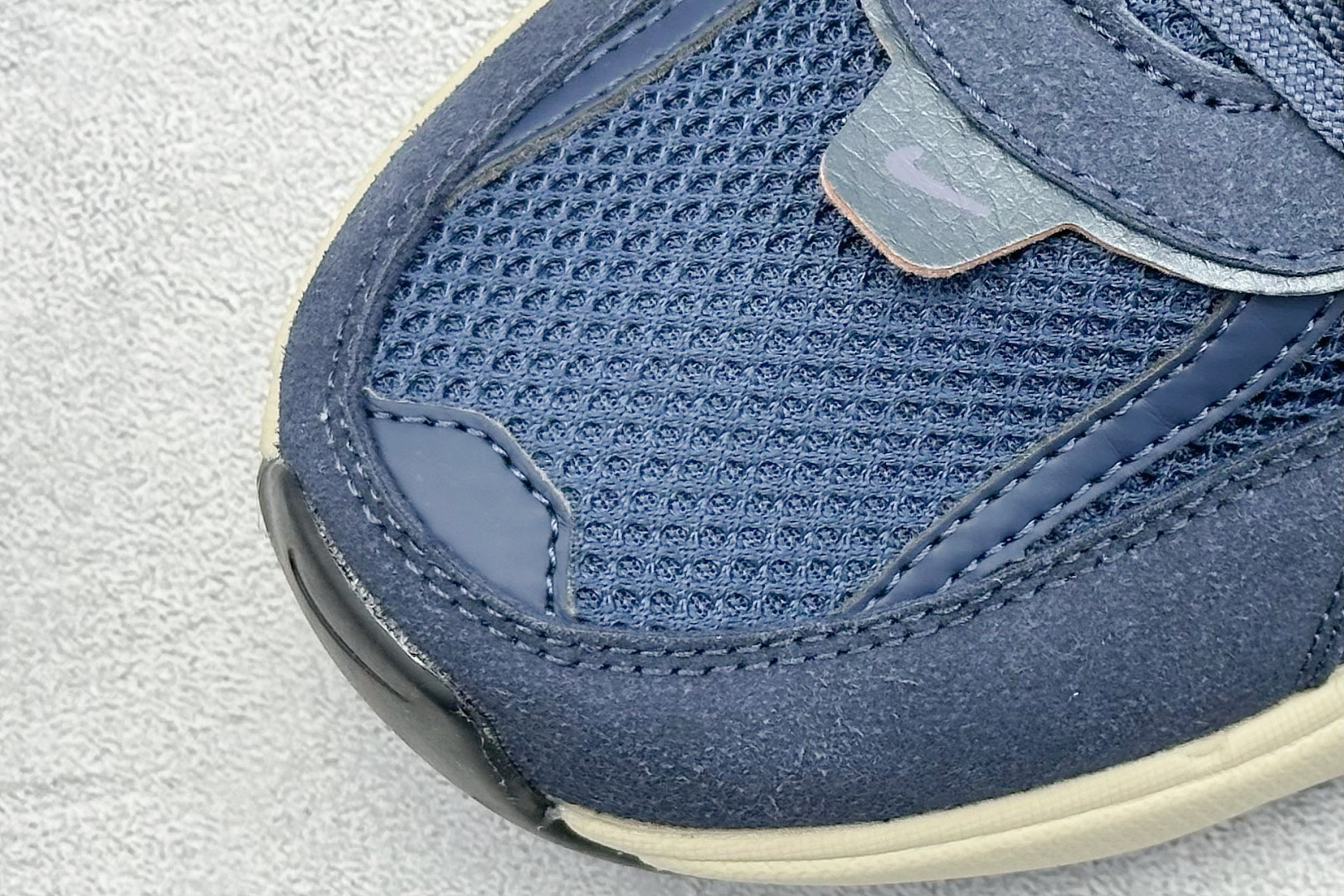 Nike V2K Runtekk Run 减震防滑复古低帮跑步鞋  FN6703-400
