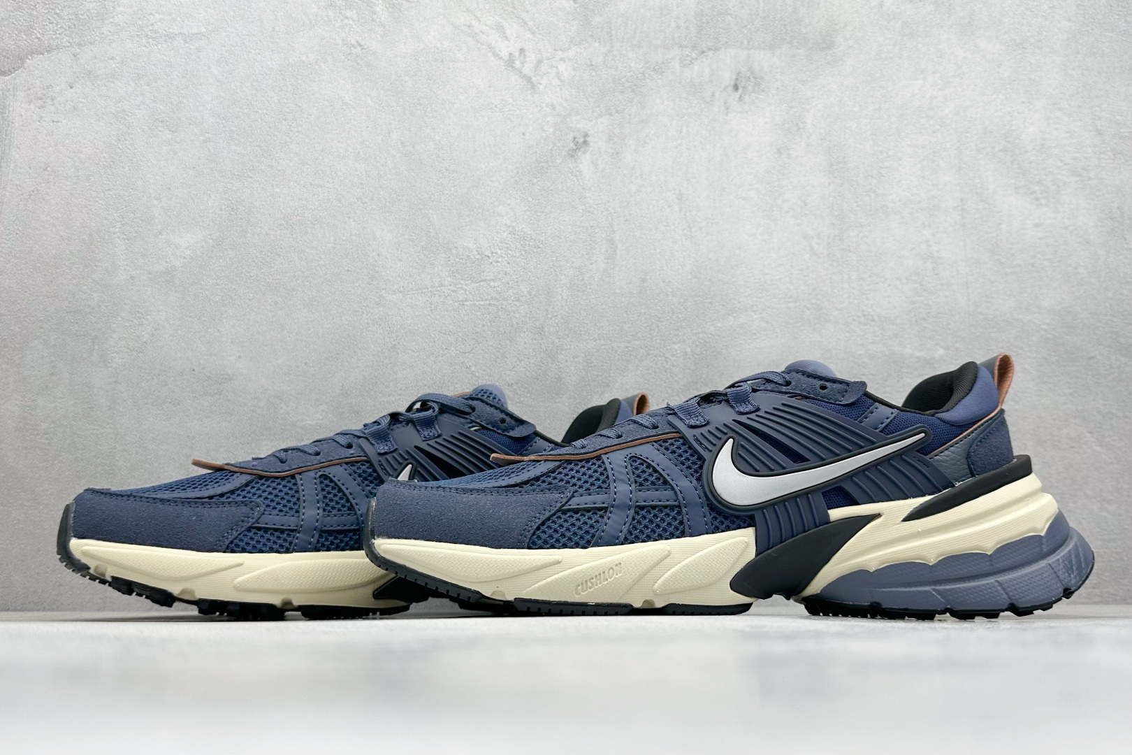 Nike V2K Runtekk Run 减震防滑复古低帮跑步鞋  FN6703-400