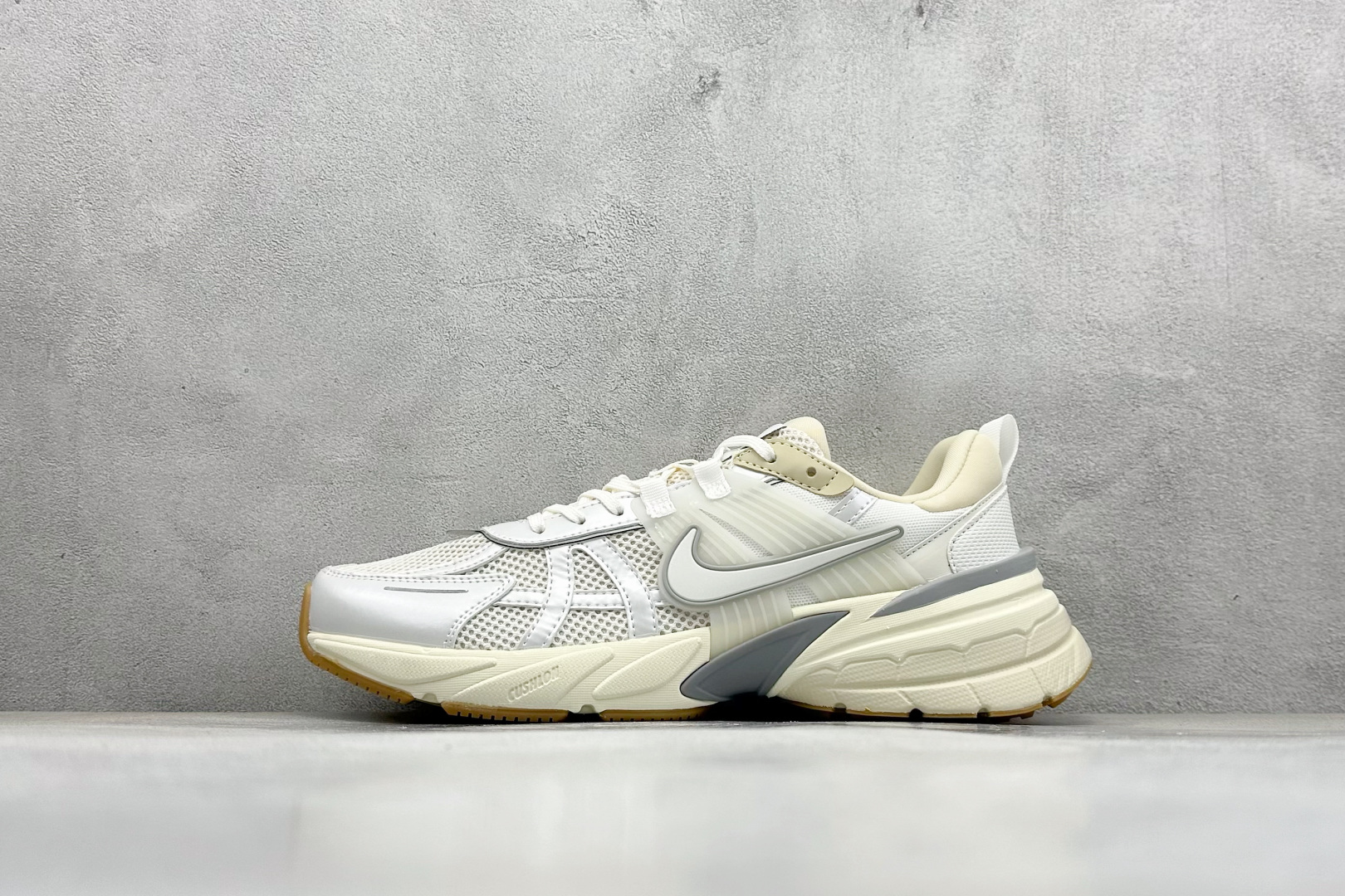Nike V2K Runtekk Run 减震防滑复古低帮跑步鞋  FD0736-108