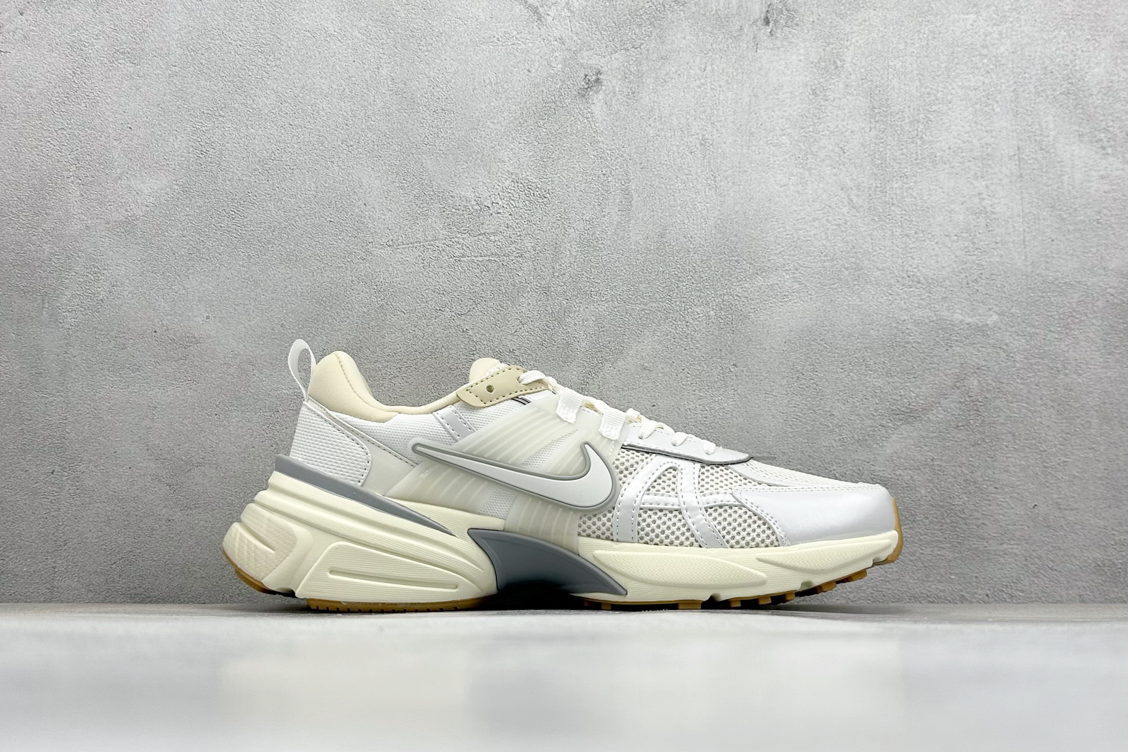 Nike V2K Runtekk Run 减震防滑复古低帮跑步鞋  FD0736-108