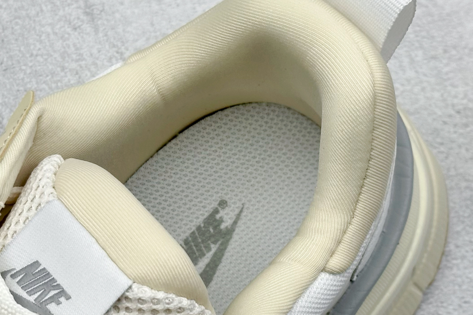 Nike V2K Runtekk Run 减震防滑复古低帮跑步鞋  FD0736-108
