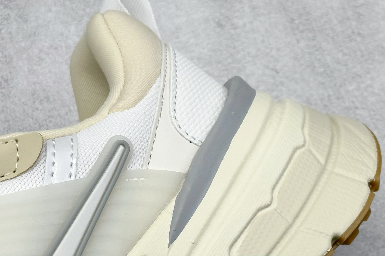 Nike V2K Runtekk Run 减震防滑复古低帮跑步鞋  FD0736-108