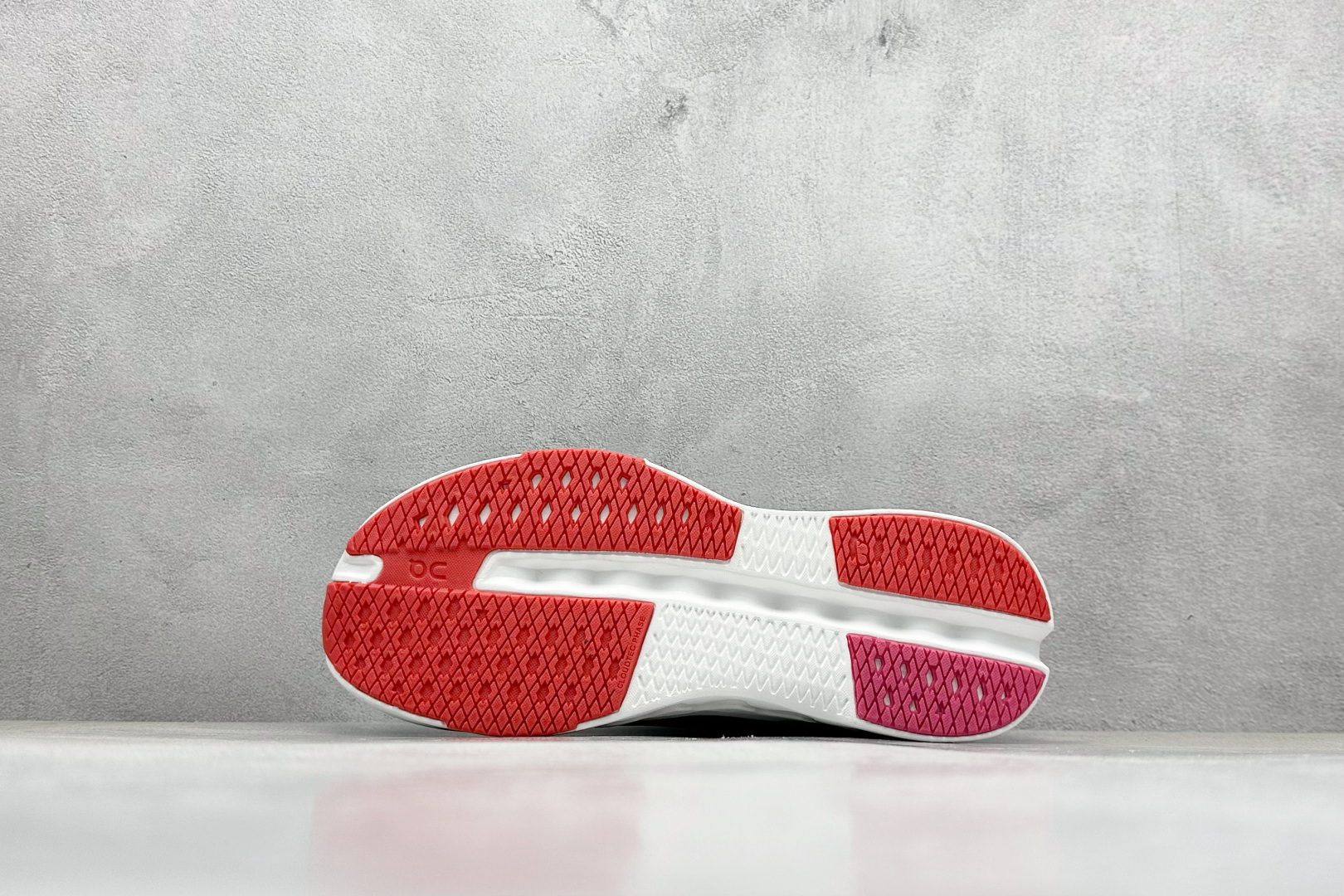 图片[4]-XD版On昂跑 Cloudsurfer Next 舒适百搭防滑耐磨低帮休闲跑步鞋 #原数据开发纸版楦型 #采用人体工程超薄透气网织布鞋面材质#搭镂空CloudTec®️科技泡棉缓震(4.5cm厘米)加厚中底 #外置耐磨防滑橡胶底片！ 尺码：36 36.5 37 38 38.5 39 40 40.5 41 42 42.5 43 44 44.5 45-选品中心