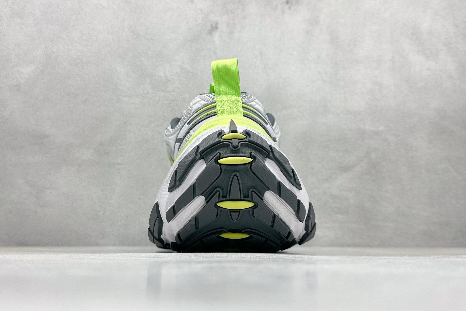 图片[6]-OK Balenciaga巴黎世家 系带 低帮生活休闲鞋 巴黎十二代 采用超细纤维和网布 其前卫的设计、夸张的体积和反光细节赋予其特别的轮廓 采用网布材质制成，带来良好脚感舒适透气，外观依旧采用是经典造型，鞋身富有潮流感且易穿搭，目前市面唯一原厂滚筒做旧，多层组合橡胶大底防滑耐磨 尺码： 35-46-选品中心