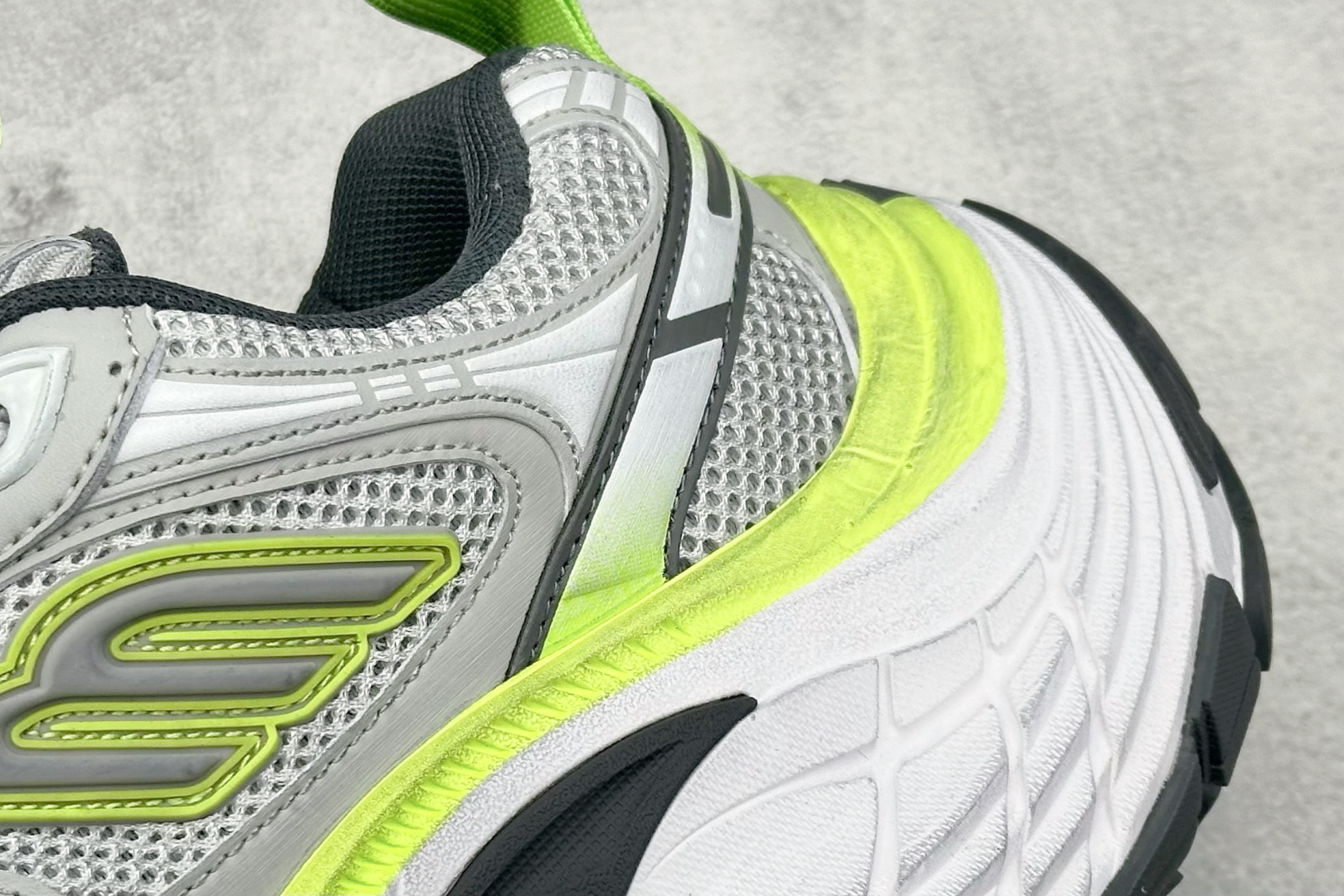 图片[9]-OK Balenciaga巴黎世家 系带 低帮生活休闲鞋 巴黎十二代 采用超细纤维和网布 其前卫的设计、夸张的体积和反光细节赋予其特别的轮廓 采用网布材质制成，带来良好脚感舒适透气，外观依旧采用是经典造型，鞋身富有潮流感且易穿搭，目前市面唯一原厂滚筒做旧，多层组合橡胶大底防滑耐磨 尺码： 35-46-选品中心