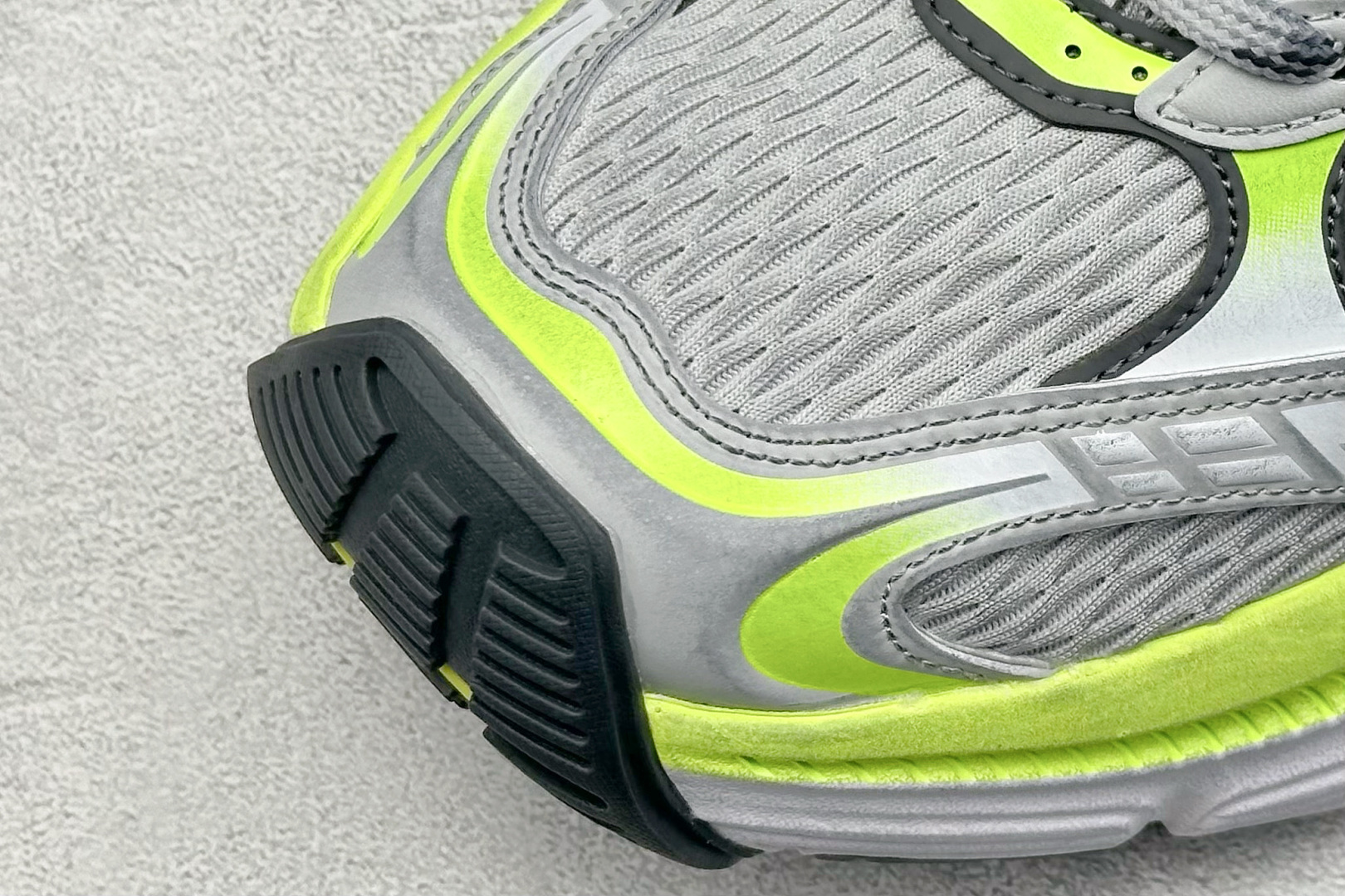 图片[7]-OK Balenciaga巴黎世家 系带 低帮生活休闲鞋 巴黎十二代 采用超细纤维和网布 其前卫的设计、夸张的体积和反光细节赋予其特别的轮廓 采用网布材质制成，带来良好脚感舒适透气，外观依旧采用是经典造型，鞋身富有潮流感且易穿搭，目前市面唯一原厂滚筒做旧，多层组合橡胶大底防滑耐磨 尺码： 35-46-选品中心