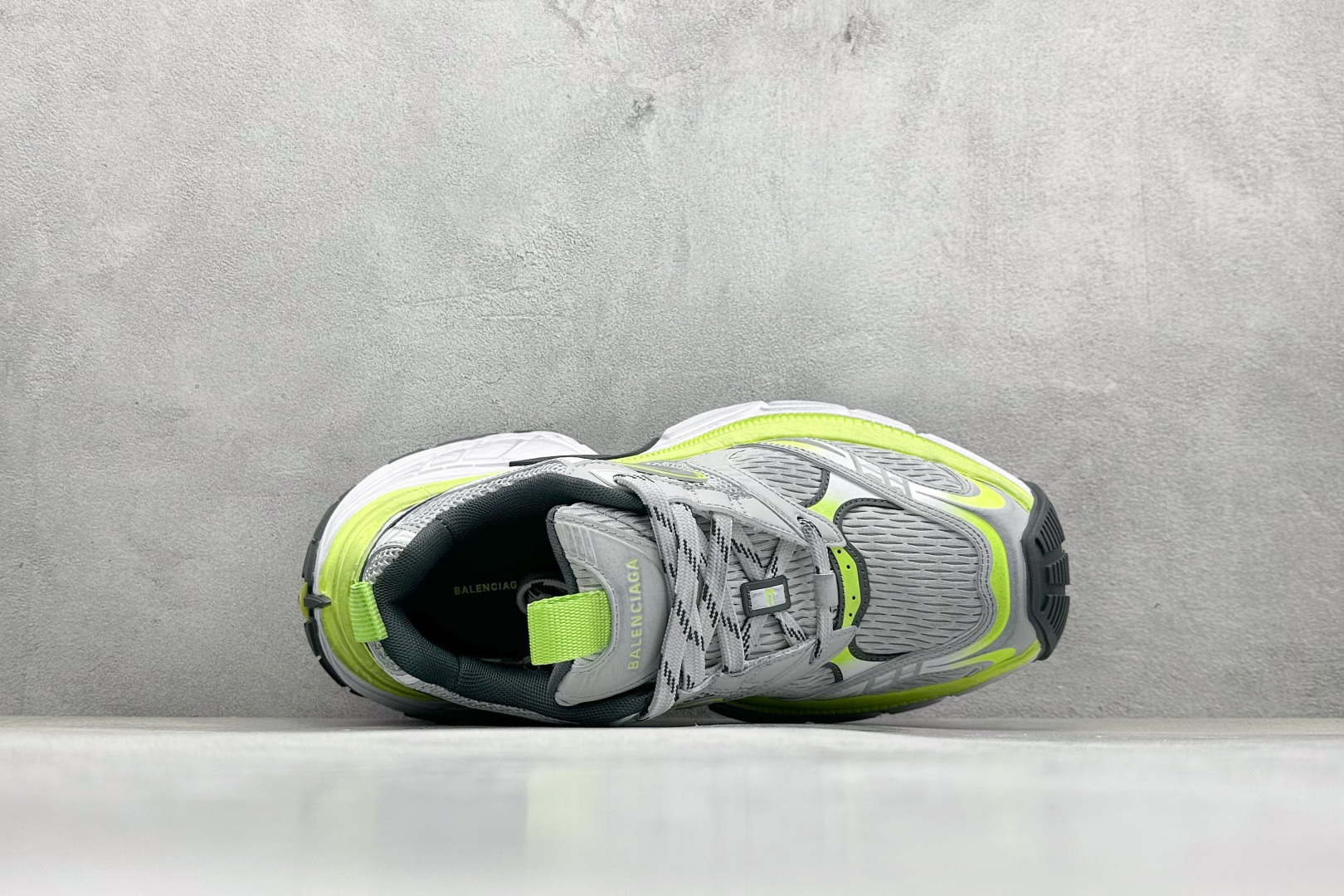 图片[3]-OK Balenciaga巴黎世家 系带 低帮生活休闲鞋 巴黎十二代 采用超细纤维和网布 其前卫的设计、夸张的体积和反光细节赋予其特别的轮廓 采用网布材质制成，带来良好脚感舒适透气，外观依旧采用是经典造型，鞋身富有潮流感且易穿搭，目前市面唯一原厂滚筒做旧，多层组合橡胶大底防滑耐磨 尺码： 35-46-选品中心