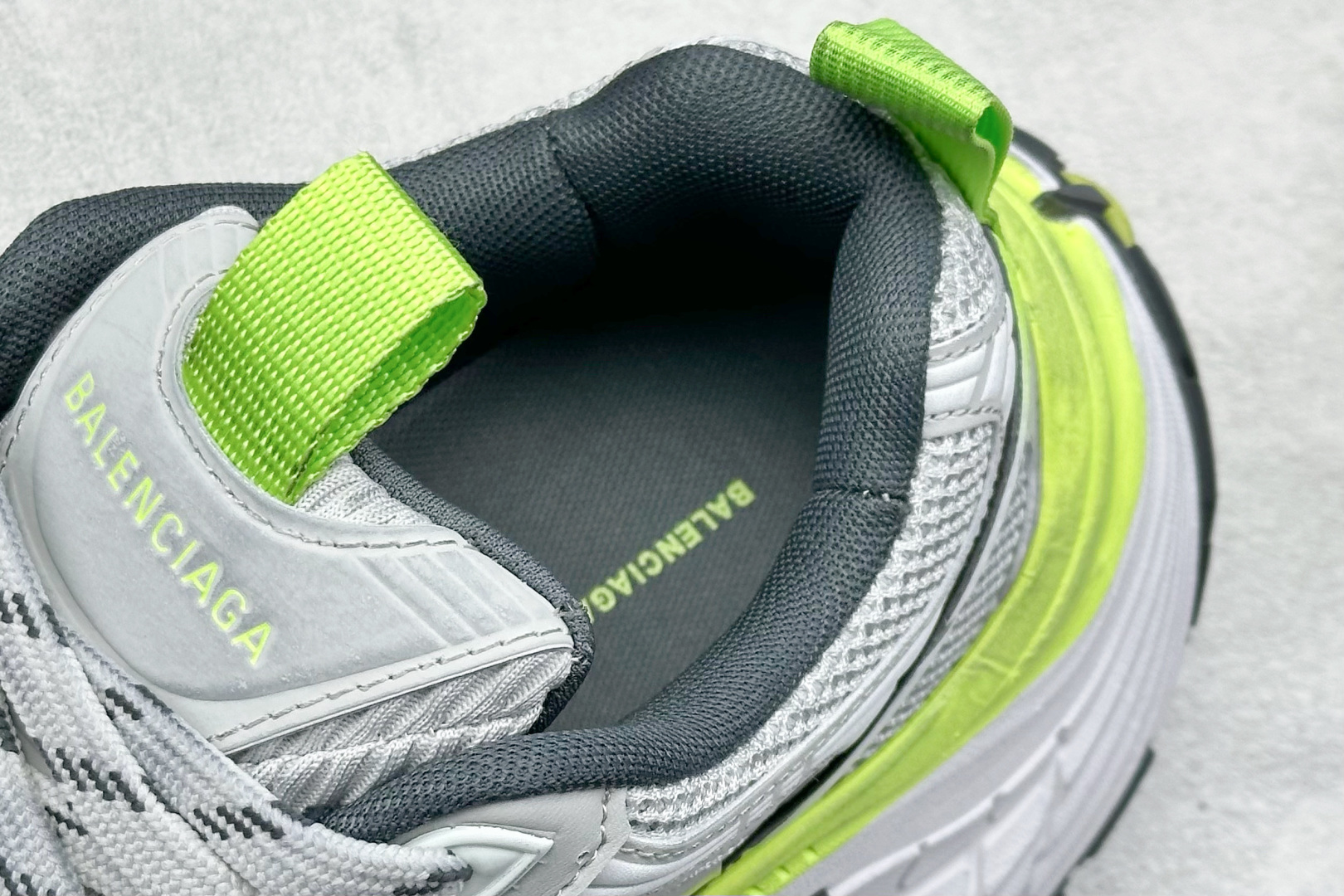 图片[8]-OK Balenciaga巴黎世家 系带 低帮生活休闲鞋 巴黎十二代 采用超细纤维和网布 其前卫的设计、夸张的体积和反光细节赋予其特别的轮廓 采用网布材质制成，带来良好脚感舒适透气，外观依旧采用是经典造型，鞋身富有潮流感且易穿搭，目前市面唯一原厂滚筒做旧，多层组合橡胶大底防滑耐磨 尺码： 35-46-选品中心