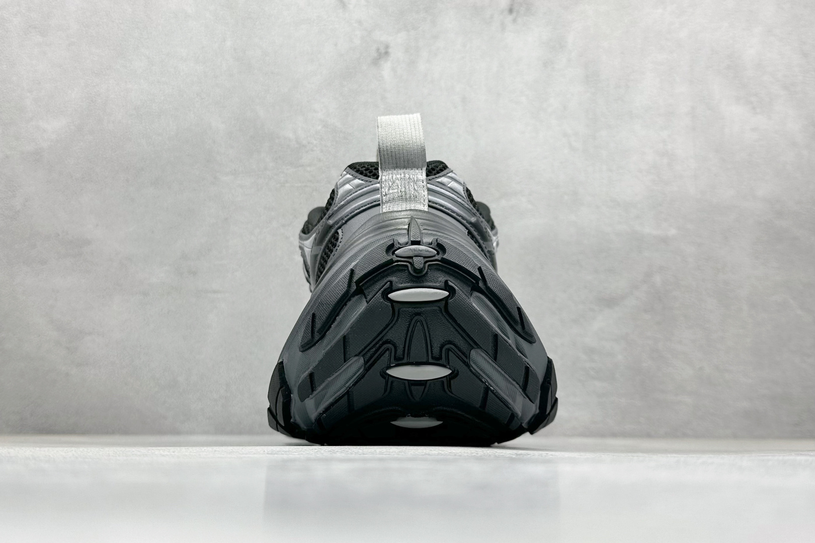 图片[6]-OK Balenciaga巴黎世家 系带 低帮生活休闲鞋 巴黎十二代 采用超细纤维和网布 其前卫的设计、夸张的体积和反光细节赋予其特别的轮廓 采用网布材质制成，带来良好脚感舒适透气，外观依旧采用是经典造型，鞋身富有潮流感且易穿搭，目前市面唯一原厂滚筒做旧，多层组合橡胶大底防滑耐磨 尺码： 35-46-选品中心