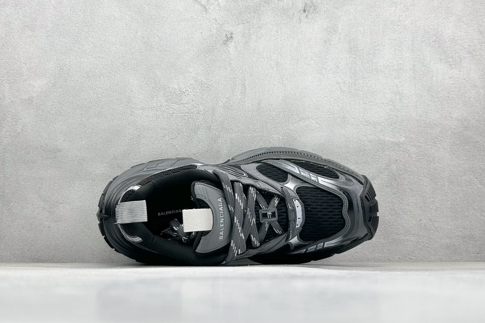 图片[3]-OK Balenciaga巴黎世家 系带 低帮生活休闲鞋 巴黎十二代 采用超细纤维和网布 其前卫的设计、夸张的体积和反光细节赋予其特别的轮廓 采用网布材质制成，带来良好脚感舒适透气，外观依旧采用是经典造型，鞋身富有潮流感且易穿搭，目前市面唯一原厂滚筒做旧，多层组合橡胶大底防滑耐磨 尺码： 35-46-选品中心