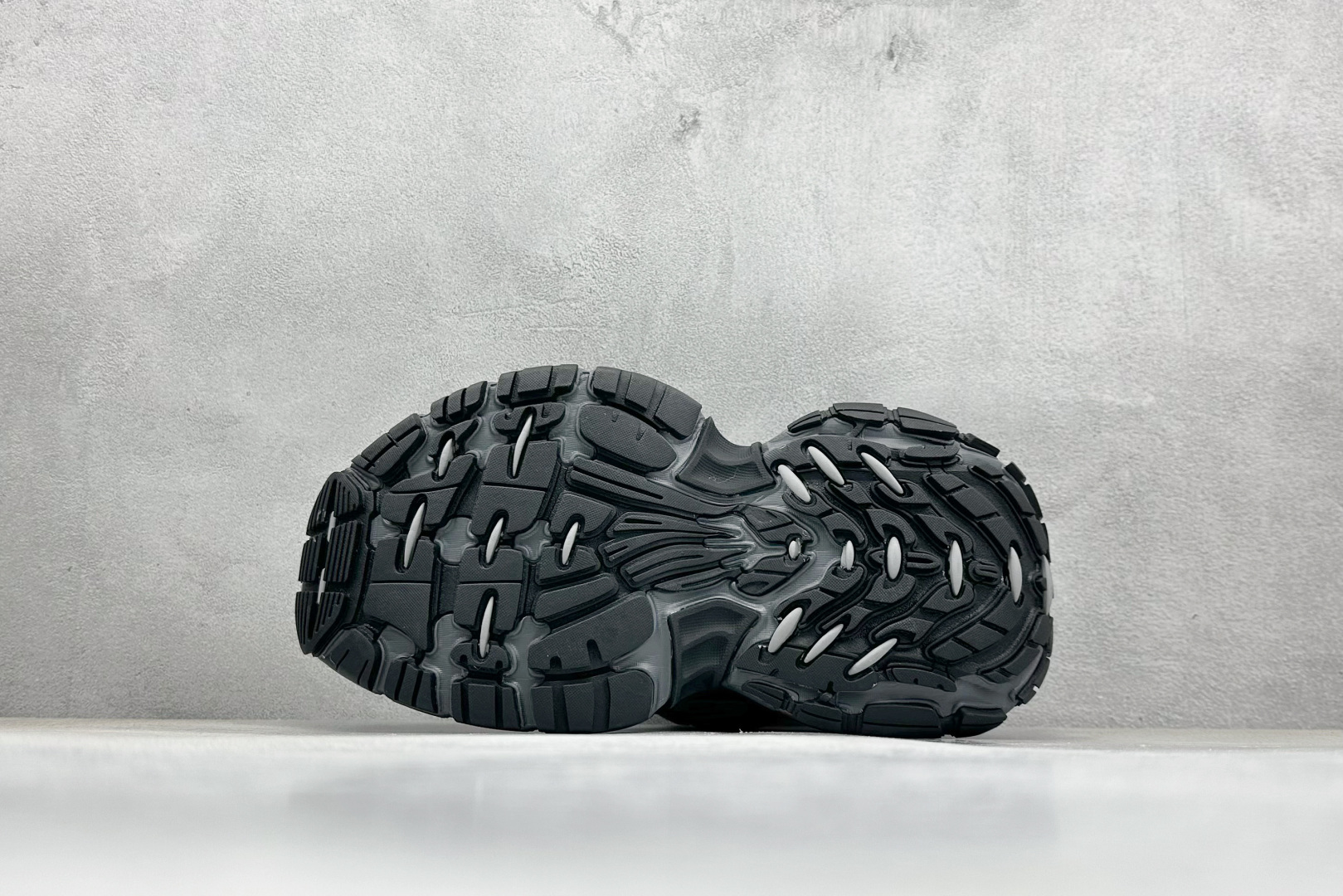 图片[4]-OK Balenciaga巴黎世家 系带 低帮生活休闲鞋 巴黎十二代 采用超细纤维和网布 其前卫的设计、夸张的体积和反光细节赋予其特别的轮廓 采用网布材质制成，带来良好脚感舒适透气，外观依旧采用是经典造型，鞋身富有潮流感且易穿搭，目前市面唯一原厂滚筒做旧，多层组合橡胶大底防滑耐磨 尺码： 35-46-选品中心