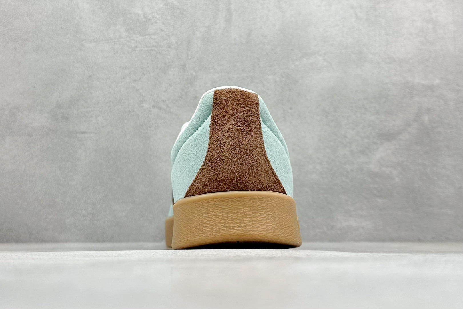 图片[6]-RA版 adidas neo VI Court CLASSIC 三叶草休闲复古运动板鞋 经典侧面三道杠和鞋舌三道杠的标示彰显其身份 承载青春情怀的板鞋 品牌辨识度清晰 货号： KK3772 尺码： 36 36.5 37 38 38.5 39 40 40.5 41 42 42.5 43 44 44.5 45-选品中心