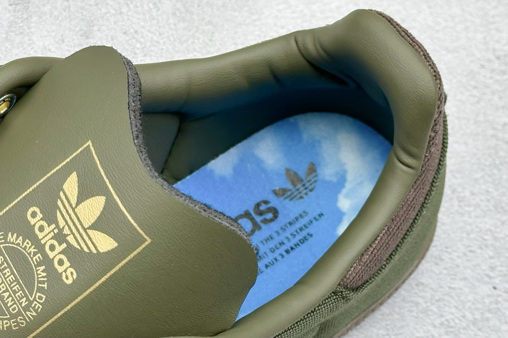 图片[8]-YH长青福利  AD Original Samba OG 复古经典轻便板鞋 带有装饰的超锁缝制和无缝的手感 柔软、柔软的皮革造型和标志性的3条纹完成了精致的外观 正规合身鞋带 鞋面上有绒面鞋垫 橡胶鞋底 享受正畸套筒软感 自50年代首次亮相以来就一直在赢得粉丝的青睐！ 货号：ID3263-选品中心