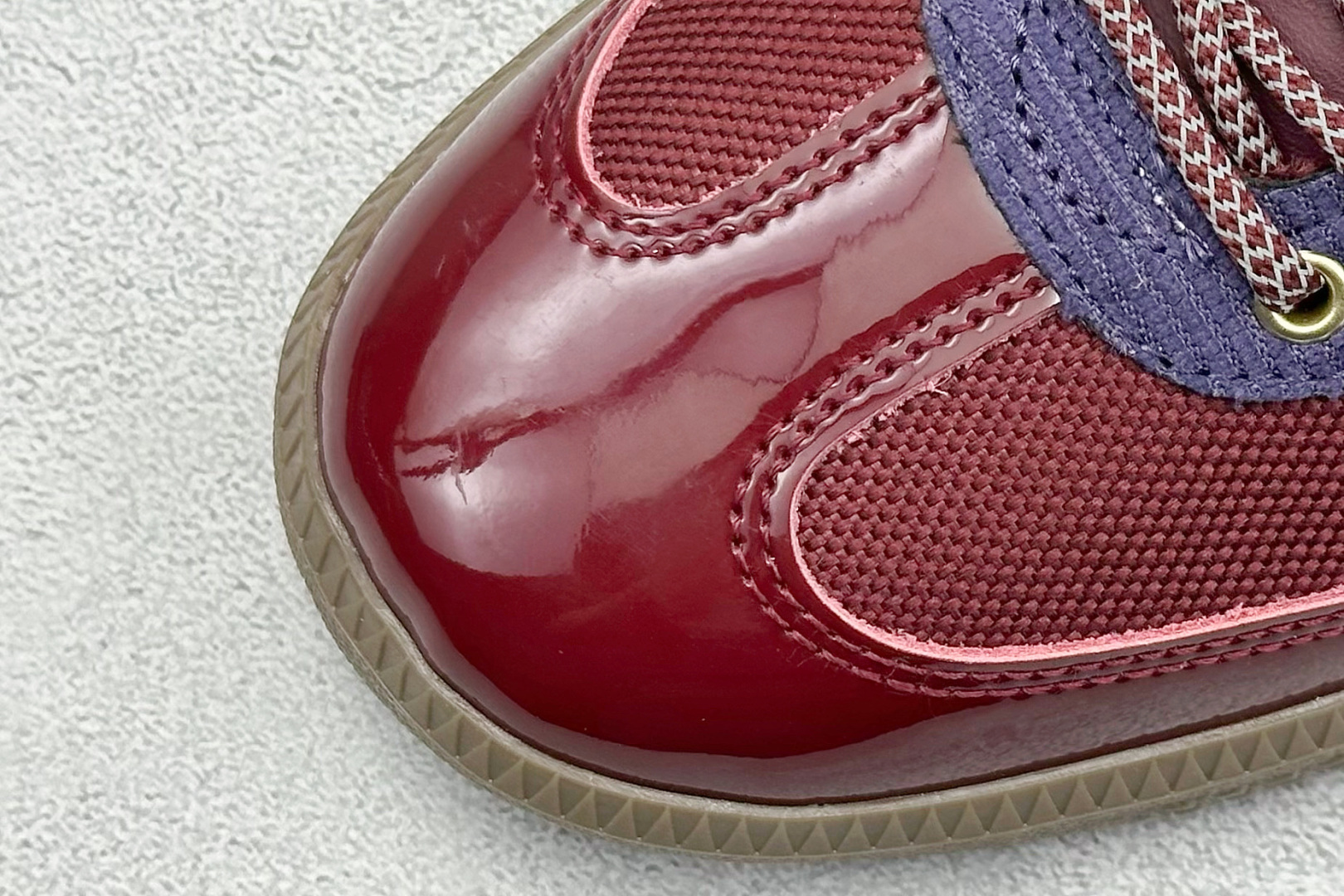 图片[7]-YH长青福利  AD Original Samba OG 复古经典轻便板鞋 带有装饰的超锁缝制和无缝的手感 柔软、柔软的皮革造型和标志性的3条纹完成了精致的外观 正规合身鞋带 鞋面上有绒面鞋垫 橡胶鞋底 享受正畸套筒软感 自50年代首次亮相以来就一直在赢得粉丝的青睐！ 货号：IH5187-选品中心