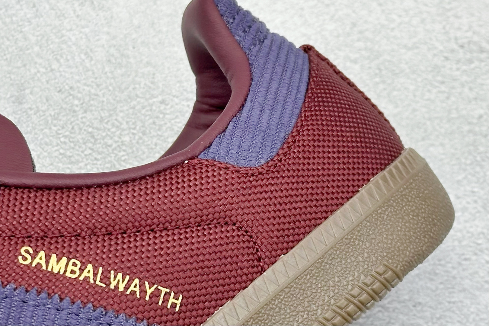 图片[9]-YH长青福利  AD Original Samba OG 复古经典轻便板鞋 带有装饰的超锁缝制和无缝的手感 柔软、柔软的皮革造型和标志性的3条纹完成了精致的外观 正规合身鞋带 鞋面上有绒面鞋垫 橡胶鞋底 享受正畸套筒软感 自50年代首次亮相以来就一直在赢得粉丝的青睐！ 货号：IH5187-选品中心